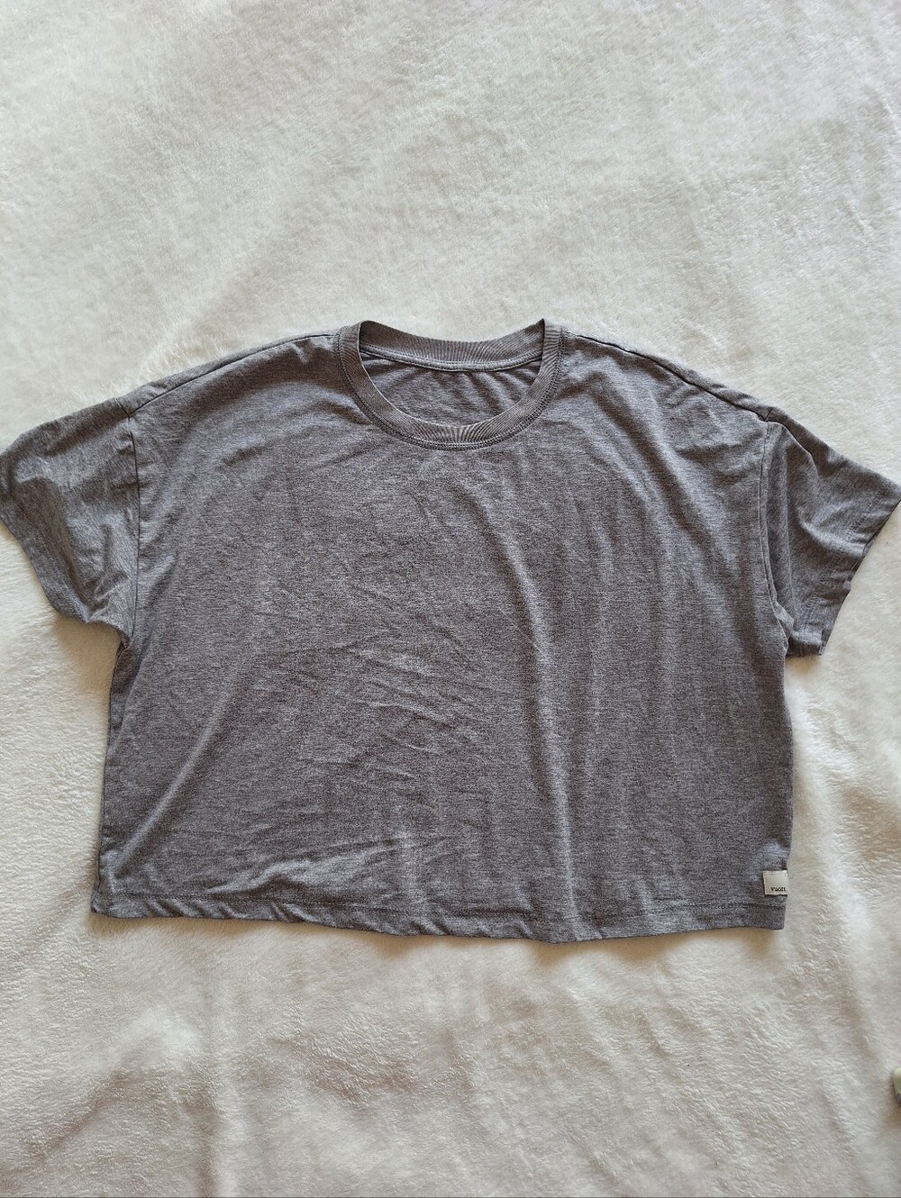 Vuori Women's Energy Tee Heather Grey Oversized Crop Performance T-Shirt Size M